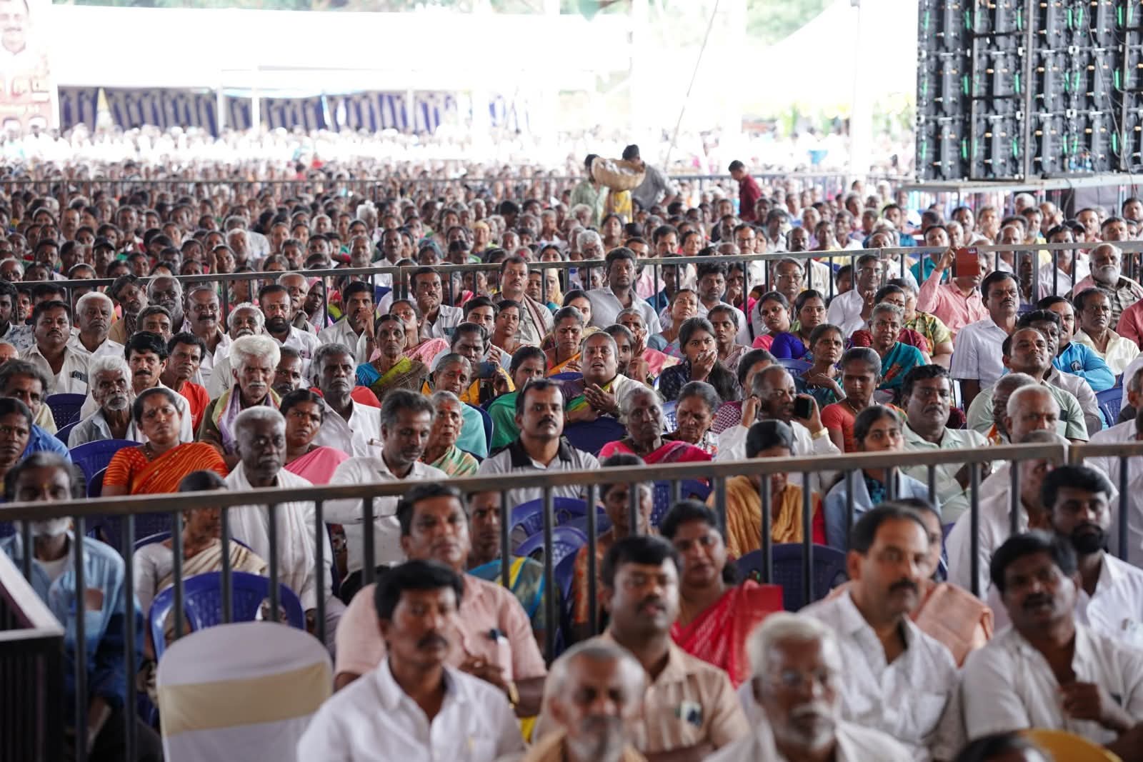 ಕಾರ್ಯಕ್ರಮದಲ್ಲಿ ಭಾಗವಹಿಸಿದ್ದ ಜನರು.