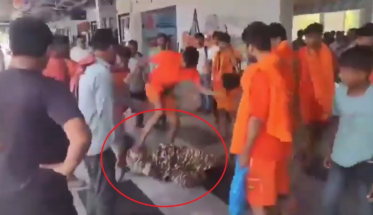 Video | ಯೋಧನಿಗೆ ಕಾಲಿನಿಂದ ಒದ್ದು, ಹಿಗ್ಗಾಮುಗ್ಗಾ ಥಳಿಸಿದ ಕಾವಡ್‌ ಯಾತ್ರಿಗಳು