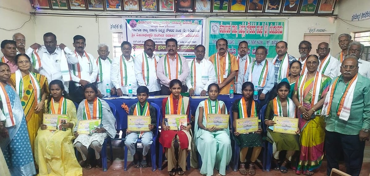 ಹಿರಿಯೂರು | ಹೆತ್ತವರನ್ನು ವೃದ್ಧಾಶ್ರಮಕ್ಕೆ ಸೇರಿಸಬೇಡಿ: ಡಿ. ಧರಣೇಂದ್ರಯ್ಯ