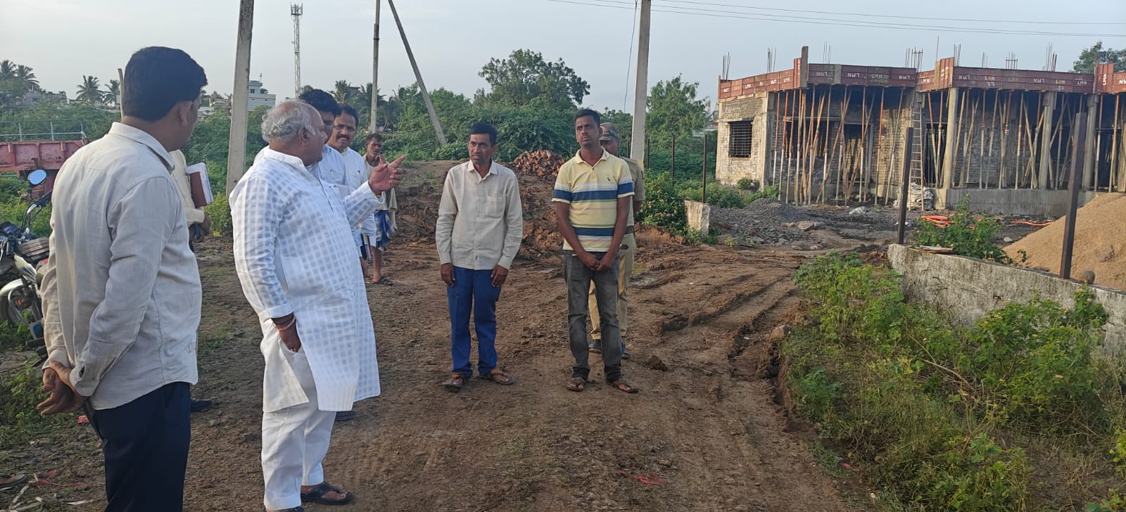 ಬಸವನಬಾಗೇವಾಡಿ ಪಟ್ಟಣದಲ್ಲಿ ಸಚಿವ ಶಿವಾನಂದ ಪಾಟೀಲ ಅವರು ವಿವಿಧ ಅಭಿವೃದ್ಧಿ ಕಾಮಗಾರಿಗಳ ವೀಕ್ಷಣೆ ಮಾಡಿದರು.