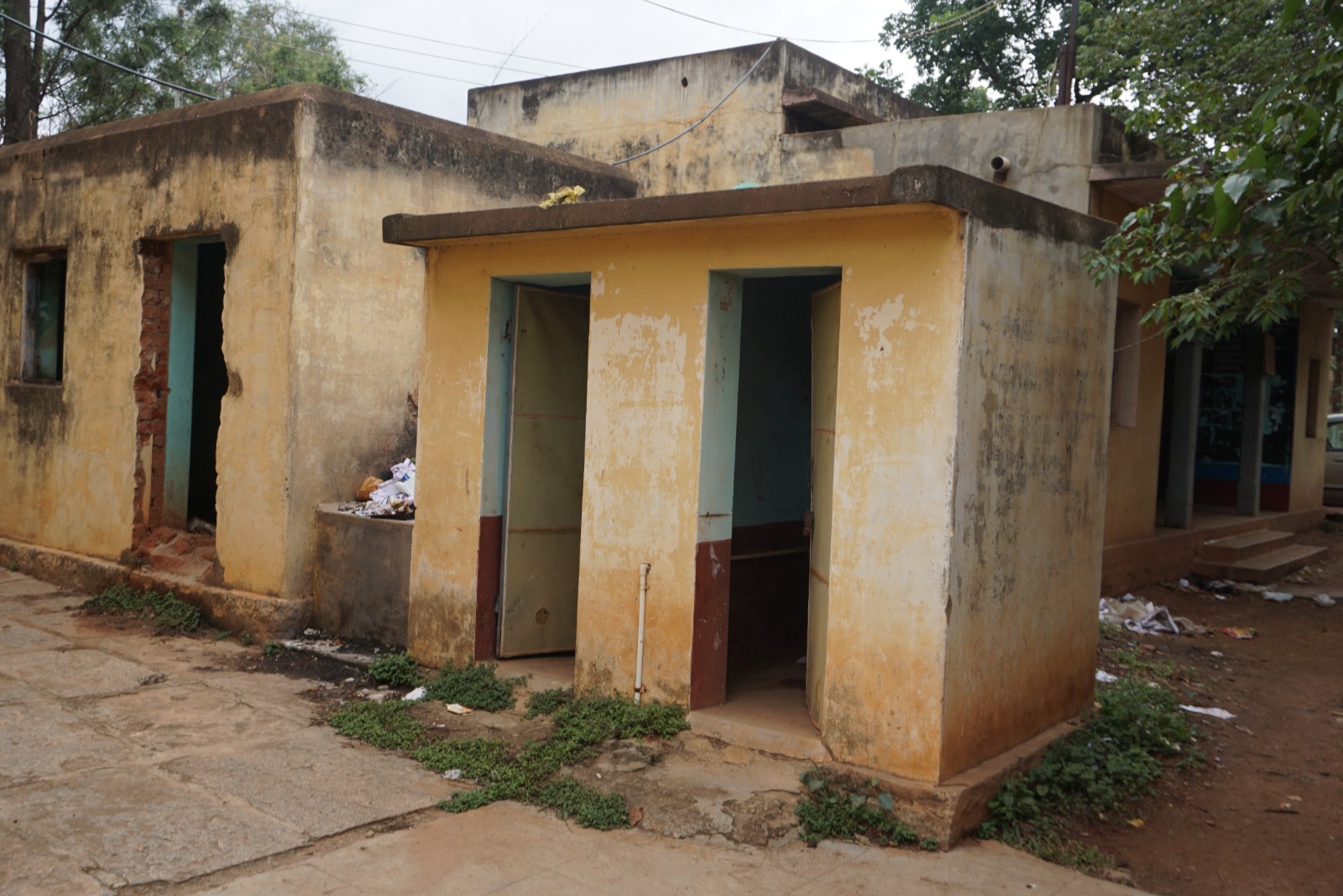 ಸಾರ್ವಜನಿಕರಿಗೆ ಬಳಕೆಗೆ ಬಾರದ ಶೌಚಾಲಯ