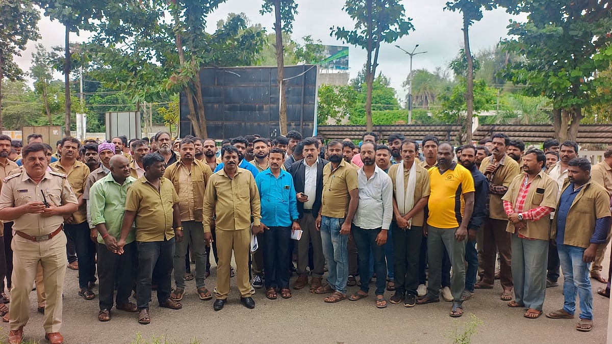 ಹಾಸನ | ಓಲಾ, ಊಬರ್‌, ರ‍್ಯಾಪಿಡೋ ನಿಷೇಧಿಸಿ: ಆಟೋ ಚಾಲಕರ ಪ್ರತಿಭಟನೆ