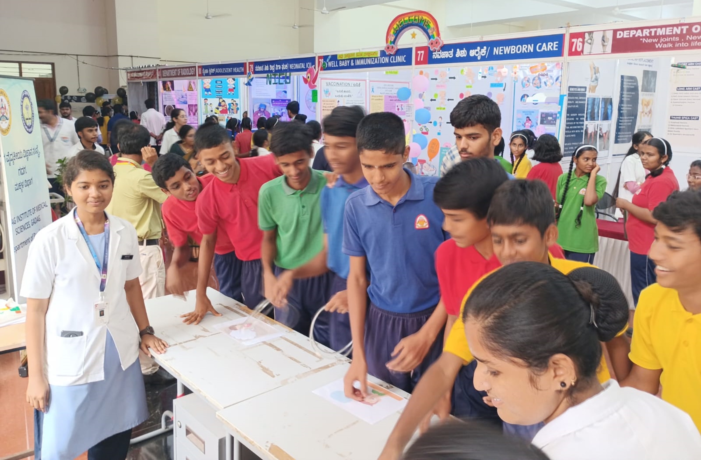 ಮನರಂಜನೆ ಆಟದಲ್ಲಿ ನಿರತರಾಗಿರುವ ವಿದ್ಯಾರ್ಥಿಗಳು