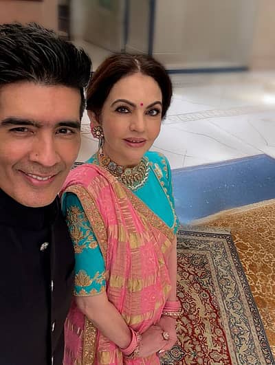 ಈ ಸೀರೆಯನ್ನು ಮನೀಷ್‌ ಮಲ್ಹೋತ್ರಾ ವಿನ್ಯಾಸಗೊಳಸಿದ್ದಾರೆ