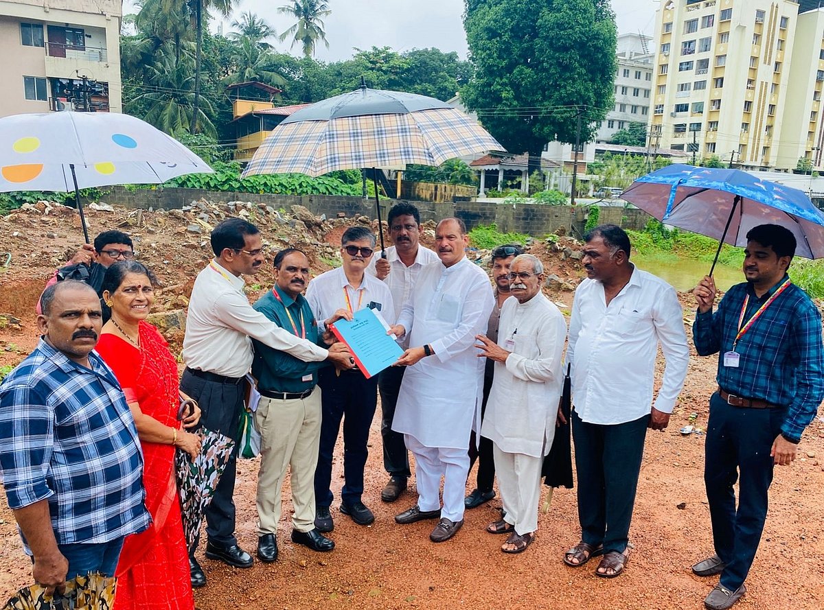 ಮಂಗಳೂರು | ಪ್ಯಾರಾಮೆಡಿಕಲ್, ನರ್ಸಿಂಗ್ ಕಾಲೇಜು: ಸ್ಥಳ ಪರಿಶೀಲಿಸಿದ ಐವನ್ ಡಿಸೋಜ