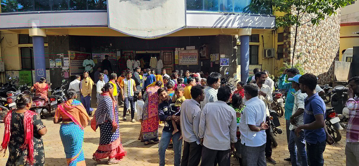 ಮಹಾಲಿಂಗಪುರ | ಕೊಳವೆಬಾವಿ ತೆರವು ವದಂತಿ: ನಿವಾಸಿಗಳ ಪ್ರತಿಭಟನೆ