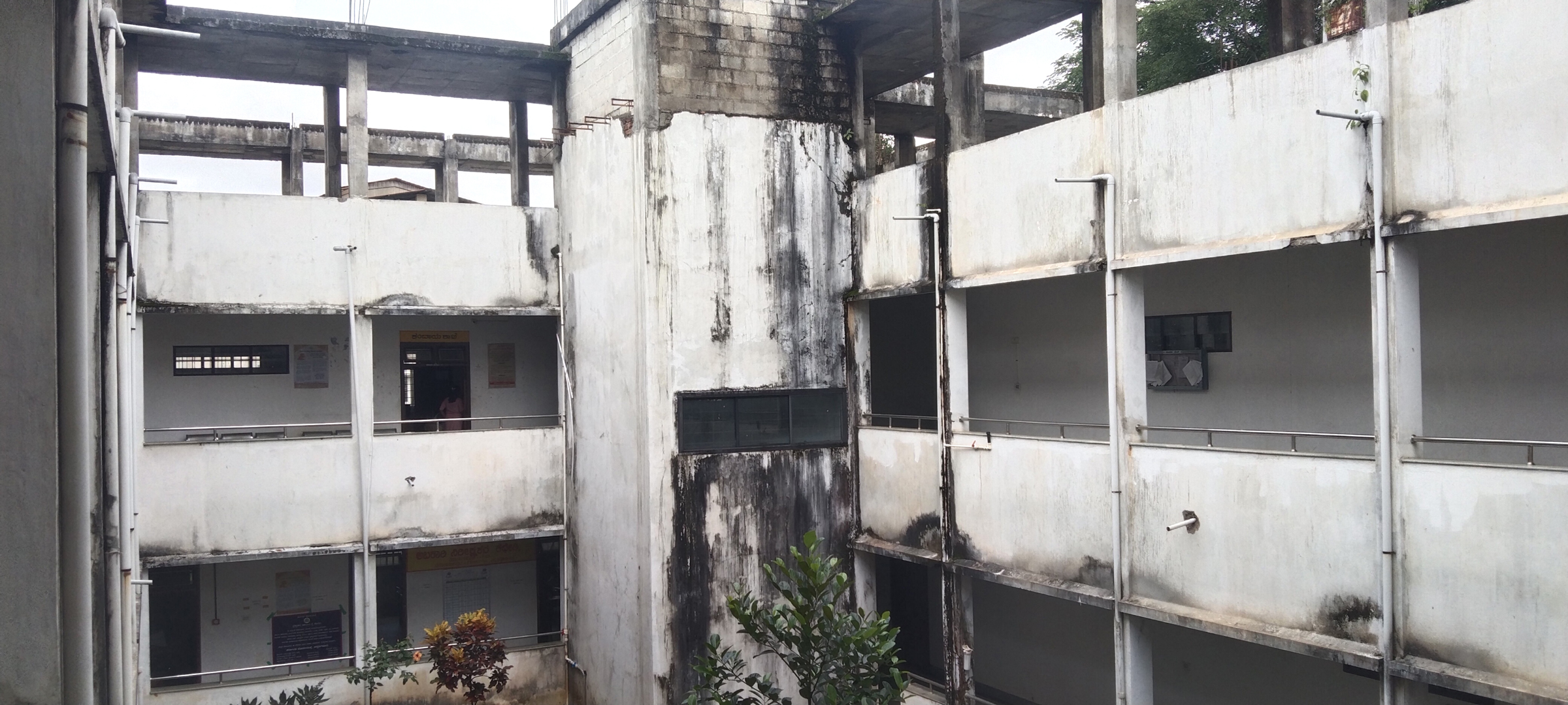 ನರಸಿಂಹರಾಜಪುರದಲ್ಲಿ ಮಿನಿವಿಧಾನ ಸೌಧ ಕಟ್ಟಡದ ಒಳ ನೋಟ