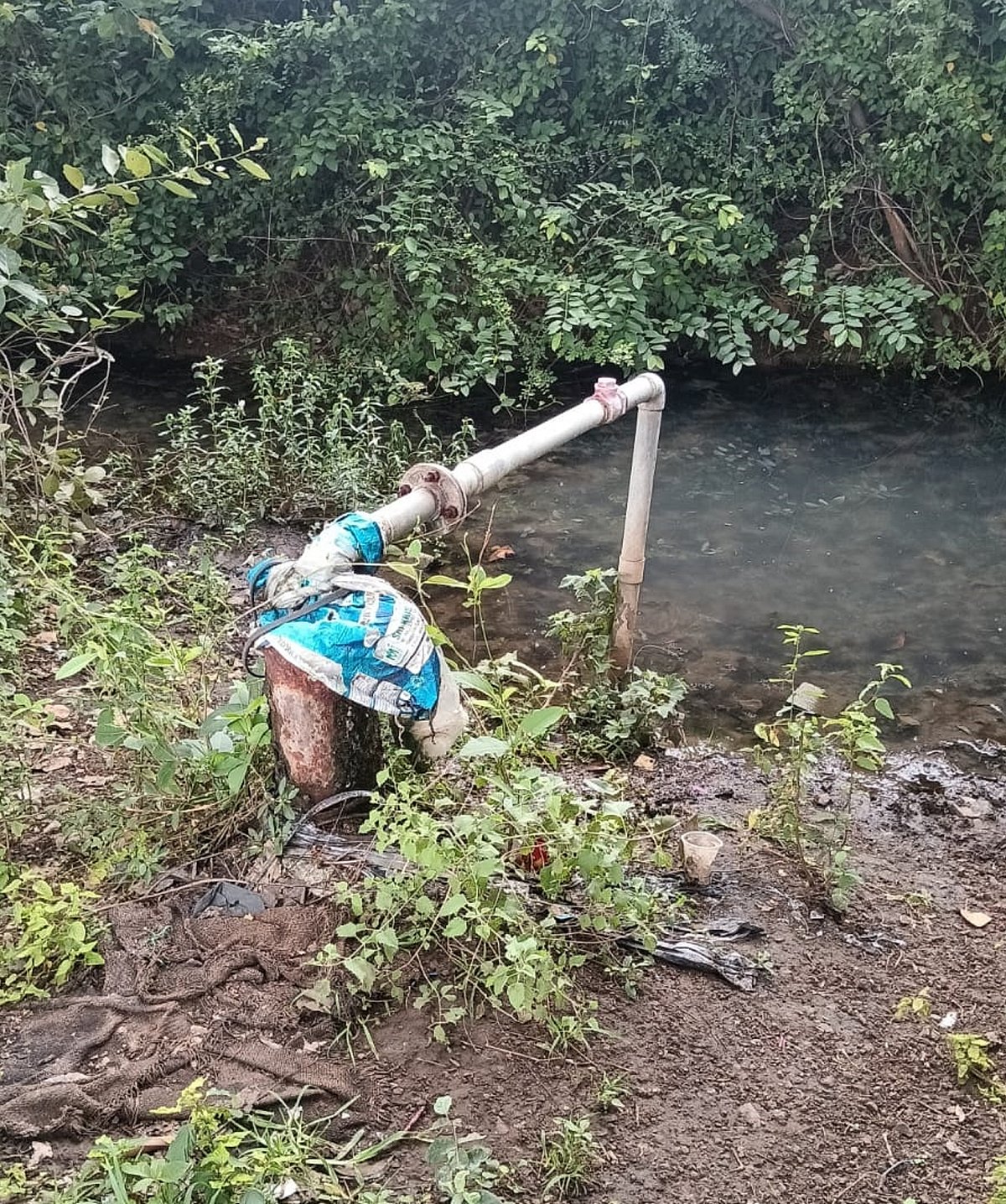 ಅವರಾದ (ಬಿ) ಗ್ರಾಮ: ಕೊಳವೆ ಬಾವಿ ಸುತ್ತ ಕೊಳಚೆ ನೀರು!