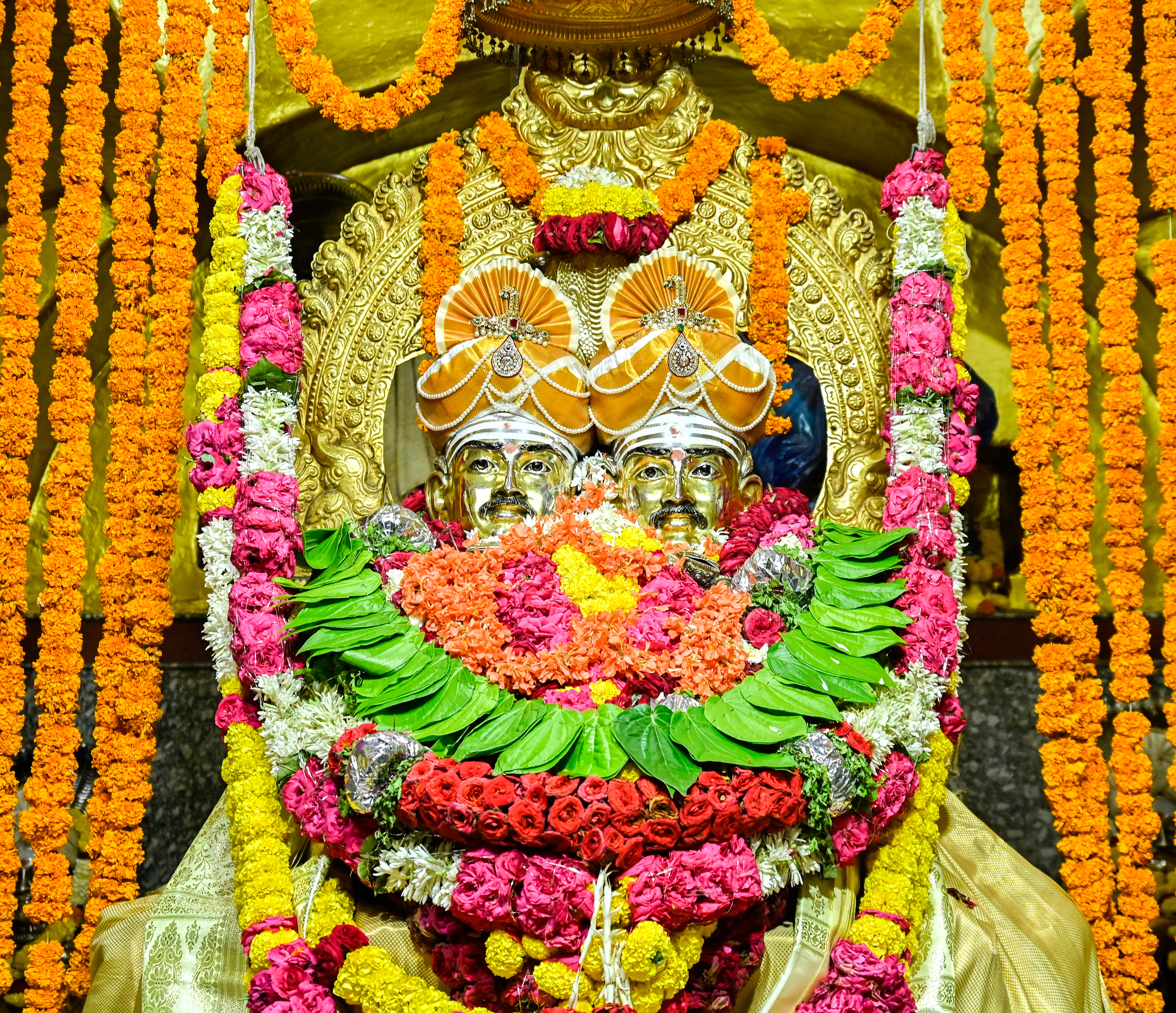 ಗುರುಮರುಳಾರಾಧ್ಯರ–ಶಿಷ್ಯೋತ್ತಮ ಶರಣಬಸವೇಶ್ವರರ ಗದ್ದುಗೆಯನ್ನು ಅಲಂಕರಿಸಲಾಗಿತ್ತು