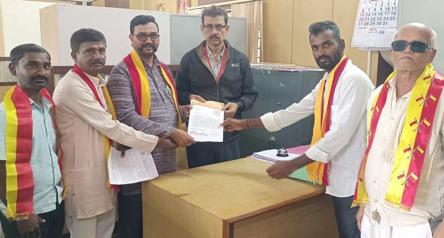 ಶಿಗ್ಗಾವಿ | ಕನ್ನಡ ನಾಮಫಲಕಕ್ಕೆ ಪ್ರಥಮ ಸ್ಥಾನಮಾನಕ್ಕೆ ಆಗ್ರಹಿಸಿ ಮನವಿ