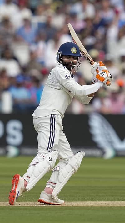 5. ರವೀಂದ್ರ ಜಡೇಜ (84 ಪಂದ್ಯಗಳ 125 ಇನಿಂಗ್ಸ್‌ಗಳಲ್ಲಿ 74 ಸಿಕ್ಸ್‌)