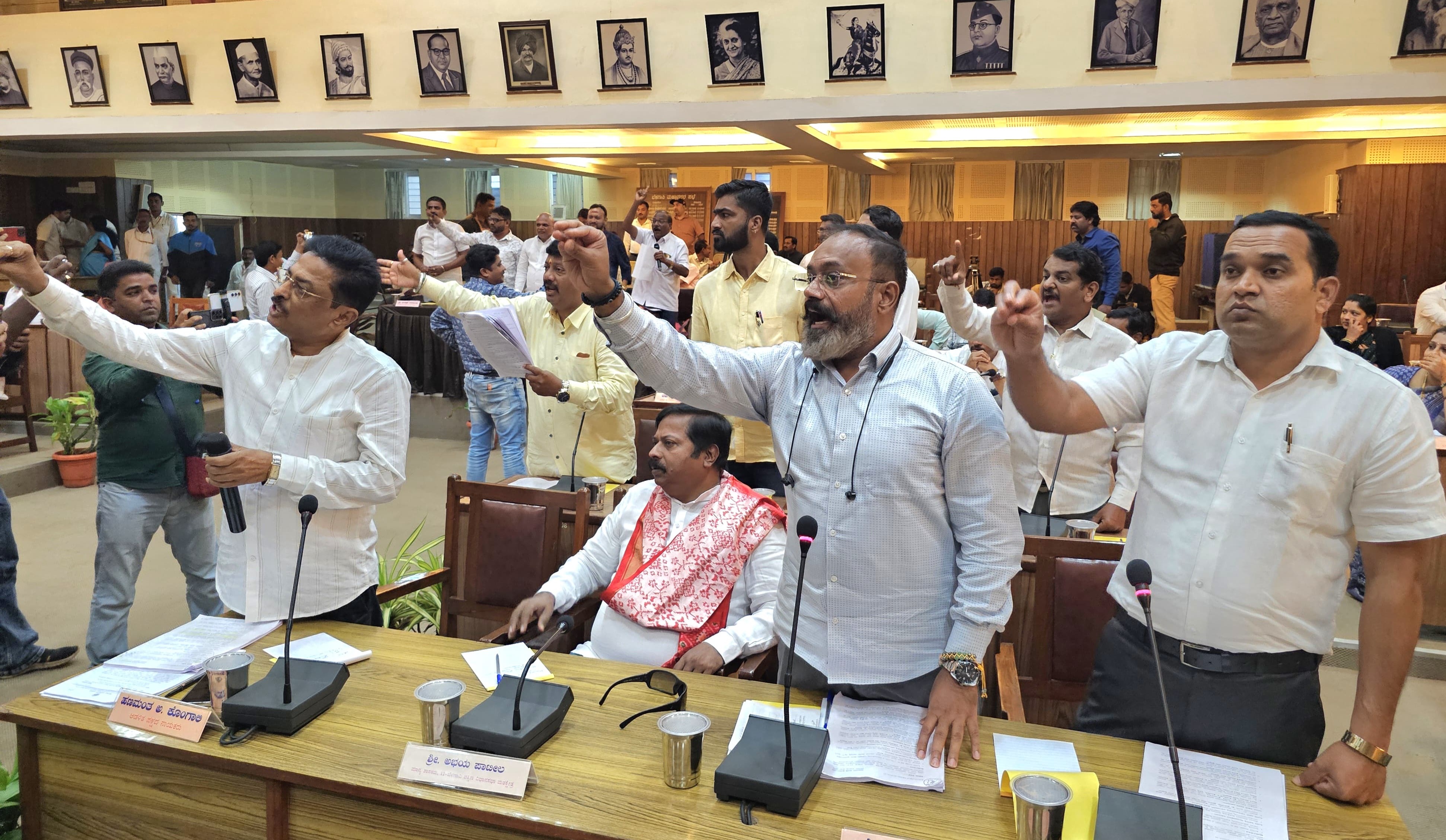ಬೆಳಗಾವಿ ಮಹಾನಗರ ಪಾಲಿಕೆಯಲ್ಲಿ ಗುರುವಾರ ನಡೆದ ಪರಿಷತ್‌ ಸಭೆಯಲ್ಲಿ ಬಿಜೆಪಿ ಸದಸ್ಯರು ಮಾತನಾಡಿದರು ಪ್ರಜಾವಾಣಿ ಚಿತ್ರ