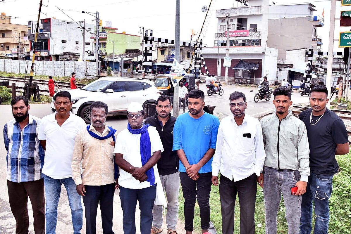 ನಂಜನಗೂಡು: ರೈಲ್ವೆ ಮೇಲ್ಸೇತುವೆಯ ನಕ್ಷೆ ಬದಲಿಸದಂತೆ ಆಗ್ರಹ