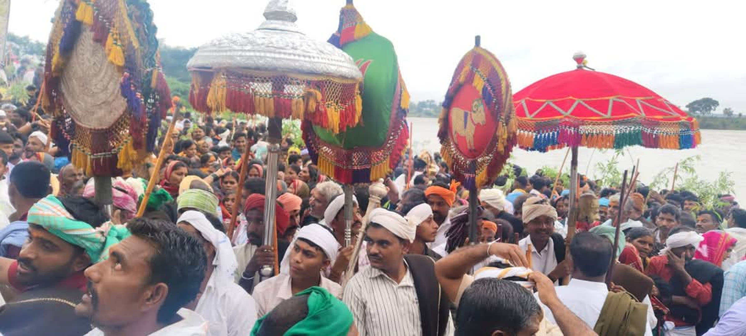 ರಾಣೆಬೆನ್ನೂರು ತಾಲ್ಲೂಕಿನ ಬೀರೇಶ್ವರ ಸ್ವಾಮಿಯ ಪಂಚಮಿ ಜಾತ್ರಾ ಮಹೋತ್ಸವದ ಅಂಗವಾಗಿ ಶುಕ್ರವಾರ ಬೆಳಿಗ್ಗೆ ಪಾಲಕಿ ಉತ್ಸವ ಮತ್ತು ಹೊಳೆ ಚಾಕರಿ ಕಾರ್ಯಕ್ರಮ ವಿಜೃಂಭಣೆಯಿಂದ ನೆರವೇರಿತು 