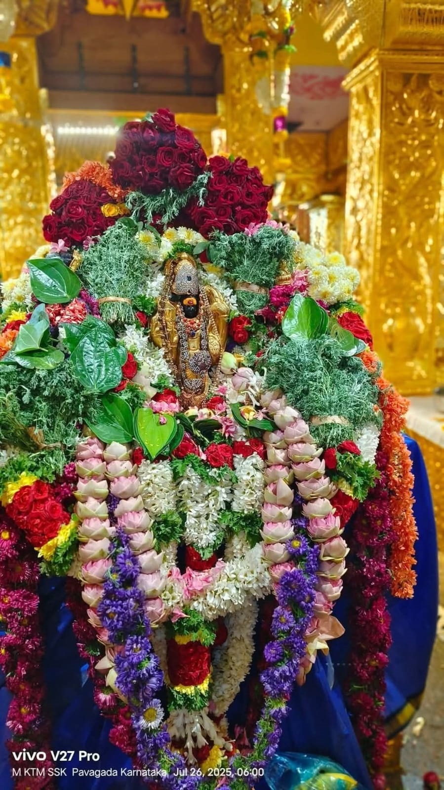 ಪಾವಗಡ ಶನೈಶ್ಚರ ದೇಗುಲದಲ್ಲಿ ಮೂಲ ವಿಗ್ರಹಕ್ಕೆ ವಿಶೇಷ ಅಲಂಕಾರ ಮಾಡಿರುವುದು.