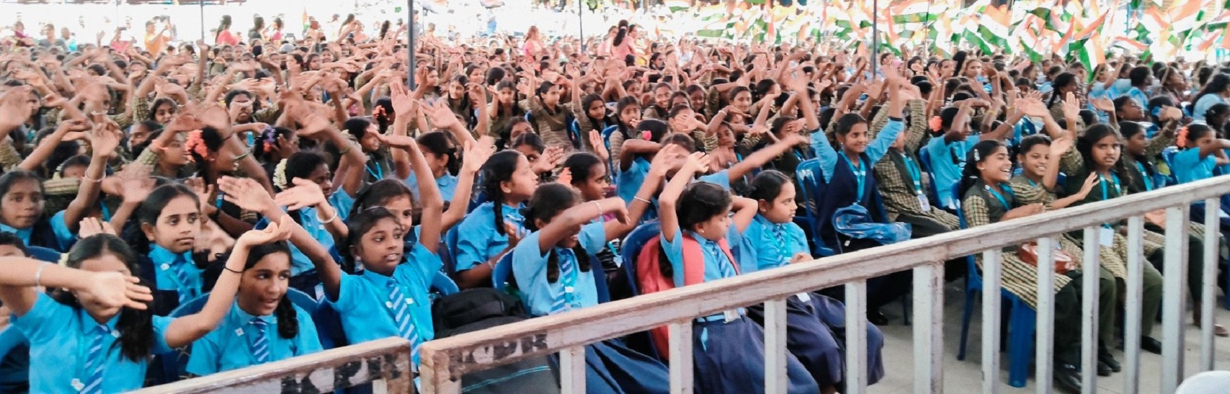 ಕಾರ್ಯಕ್ರಮದಲ್ಲಿ ಪಾಲ್ಗೊಂಡಿದ್ದ ವಿದ್ಯಾರ್ಥಿನಿಯರ ಸಂಭ್ರಮ