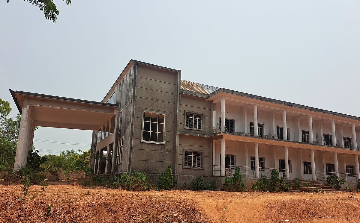 ಭಟ್ಕಳ: 8 ವರ್ಷ ಕಳೆದರೂ ಪೂರ್ಣಗೊಳ್ಳದ ‘ಪುರಭವನ’