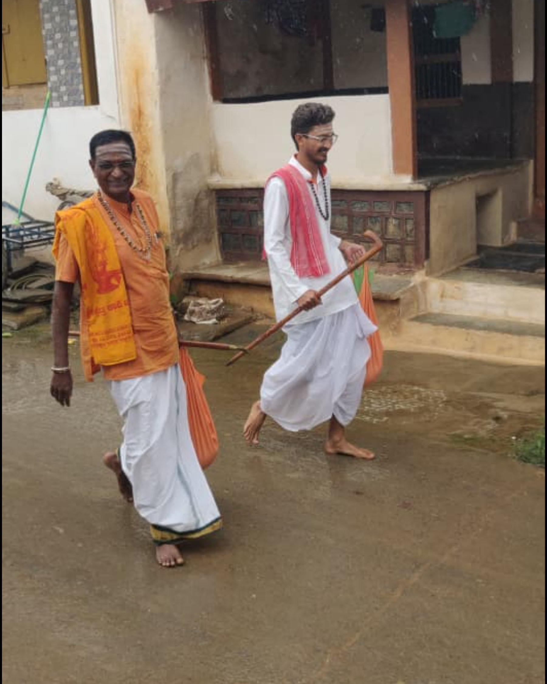 ರಾಣೆಬೆನ್ನೂರಿನಲ್ಲಿ ಪಂಚಮಿ ಹಬ್ಬದ ಅಂಗವಾಗಿ ಸ್ವಾಮಿಗಳು ಕಂತಿ ಭಿಕ್ಷೆ ಮಾಡಿದರು