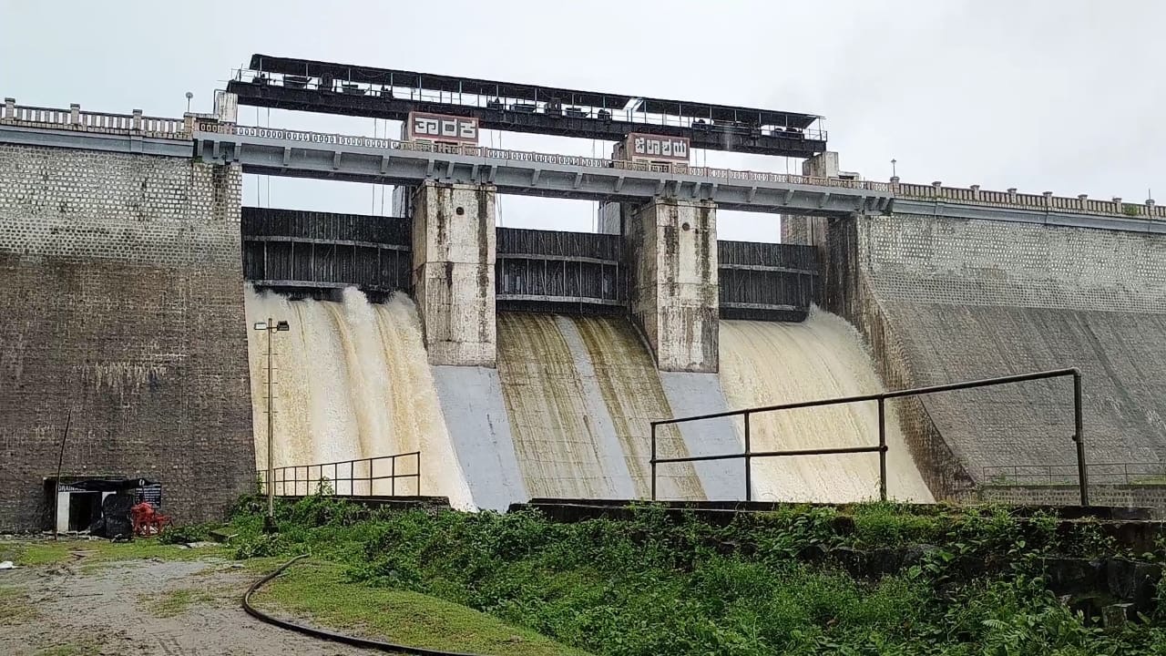 ಎಚ್.ಡಿ.ಕೋಟೆ ತಾಲ್ಲೂಕಿನ ತಾರಕ ಜಲಾಶಯದಿಂದ 9 ಸಾವಿರ ಕ್ಯೂಸೆಕ್ ನೀರನ್ನು ಭಾನುವಾರ ನದಿಗೆ ಬಿಡಲಾಗಿದೆ