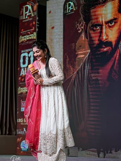 ಕೊತ್ತಲವಾಡಿ ಸಿನಿಮಾ ನಟಿ ಕಾವ್ಯ ಶೈವ ಅವರು ಸಿನಿಮಾ ಪ್ರಚಾರ ಕಾರ್ಯದಲ್ಲಿ ಬ್ಯುಸಿಯಾಗಿದ್ದಾರೆ