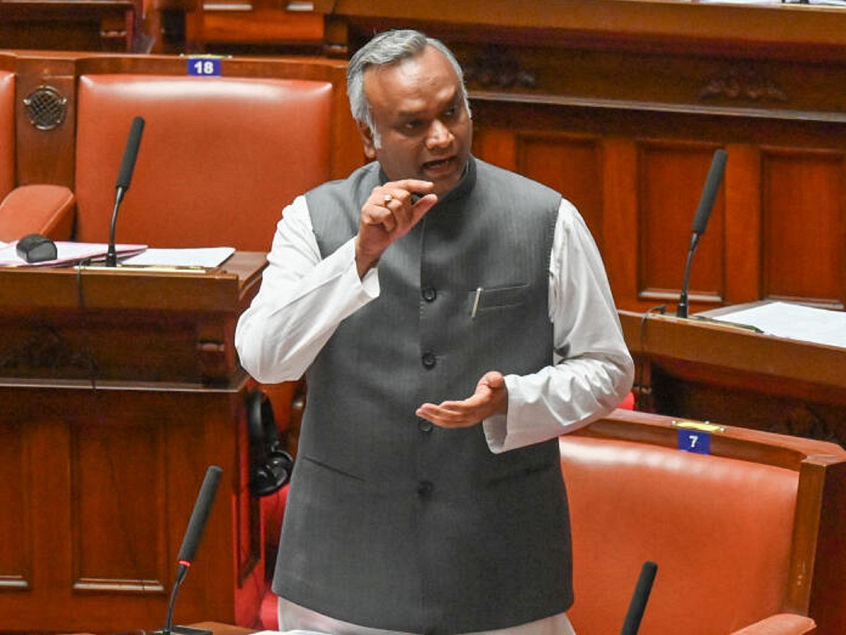 SCSP, TSP ಅನುದಾನ ಬೇರೆಡೆ ತಿರುಗಿಸಿದ್ದರೆ BJP ದಾಖಲೆ ನೀಡಲಿ: ಪ್ರಿಯಾಂಕ್ 