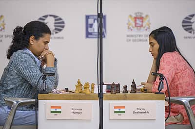 ಕೋನೇರು ಹಂಪಿ ವಿರುದ್ಧ ನಡೆದ ಜಿದ್ದಾಜಿದ್ದಿನ ಫೈನಲ್ ಮುಖಾಮುಖಿಯ ಟೈ ಬ್ರೇಕರ್‌ನಲ್ಲಿ ದಿವ್ಯಾ ಗೆಲುವು ಸಾಧಿಸಿದ್ದಾರೆ. 