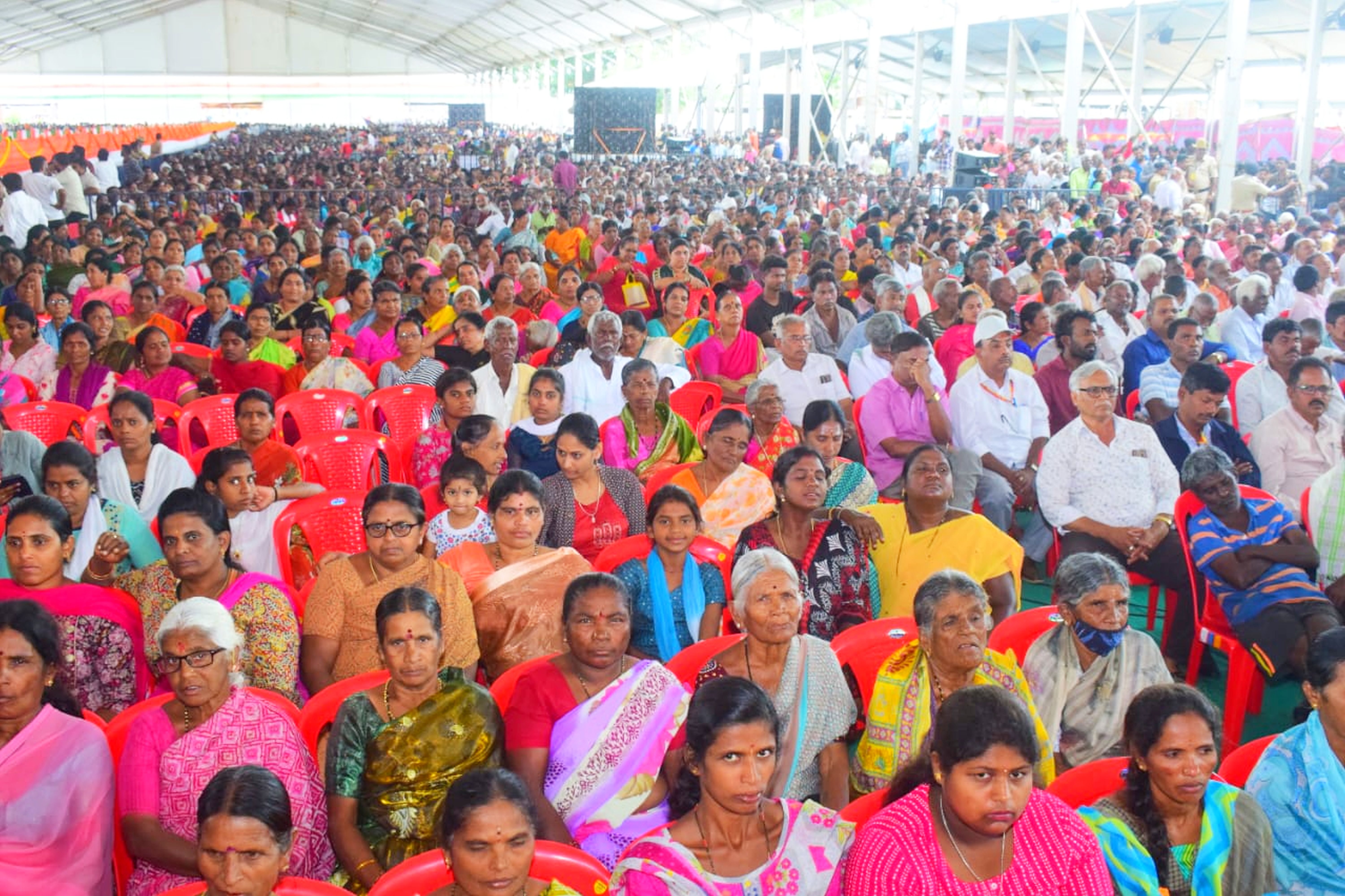 ಸಮಾರಂಭದಲ್ಲಿ ಭಾಗವಹಿಸಿದ್ದ ಸಭಿಕರು 