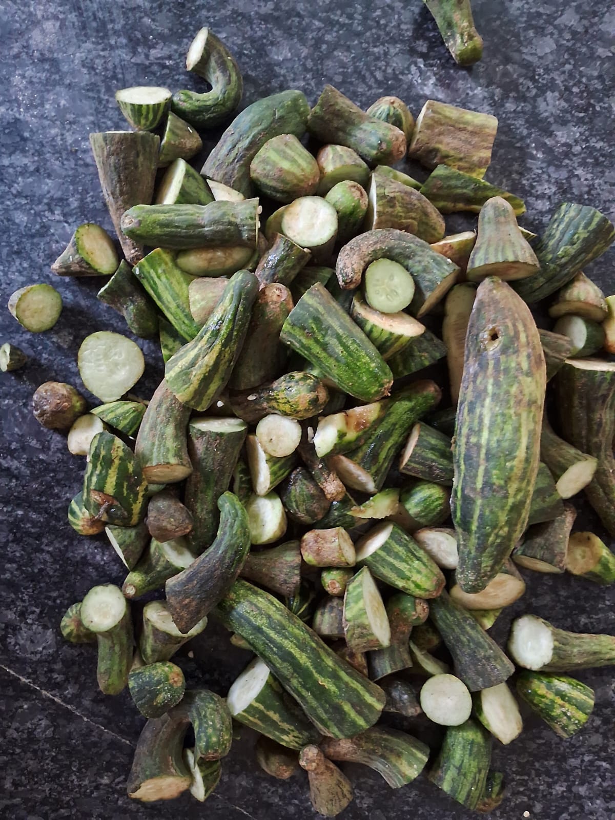 ವಸತಿ ಶಾಲೆಯಲ್ಲಿ ಅಡುಗೆಗೆ ಬಳಸುವ ತರಕಾರಿಗಳು