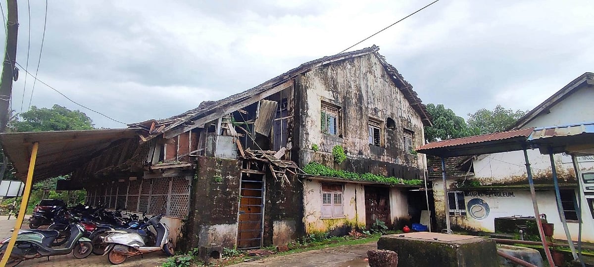 ಗೋಕರ್ಣ: ಶಿಥಿಲಾವಸ್ಥೆಯಲ್ಲಿ ಮೀನುಗಾರಿಕಾ ಇಲಾಖೆ ಕಟ್ಟಡ