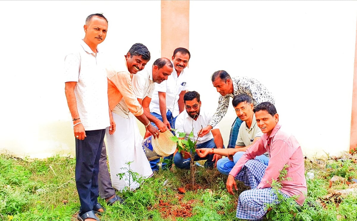 ಕನಕಗಿರಿ: ಮೃತರ ಹೆಸರಲ್ಲಿ ಸಸಿ ನೆಡುವ ‘ಗುಂಡಾಣಿ’