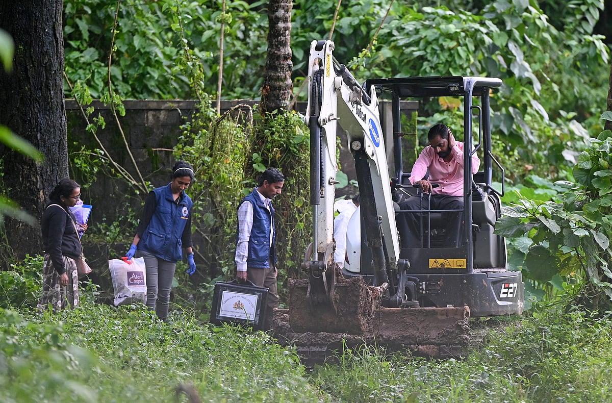 ಧರ್ಮಸ್ಥಳ ಪ್ರಕರಣ: 8 ಅಡಿ ಆಳಕ್ಕೆ ಅಗೆದರೂ ಸಿಗದ ಕುರುಹು