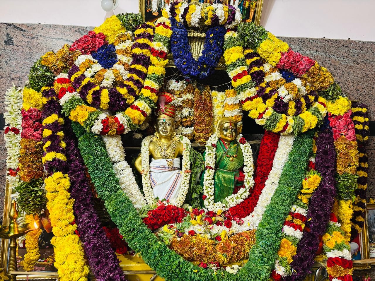 ದಿಂಡಿ ಮಹೋತ್ಸವದ ಪ್ರಯುಕ್ತ ಪಾಂಡುರಂಗ ಮತ್ತು ರುಕ್ಮಿಣಿ ಮೂರ್ತಿಗಳಿಗೆ ವಿಶೇಷ ಅಲಂಕಾರ ಮಾಡಲಾಗಿತ್ತು