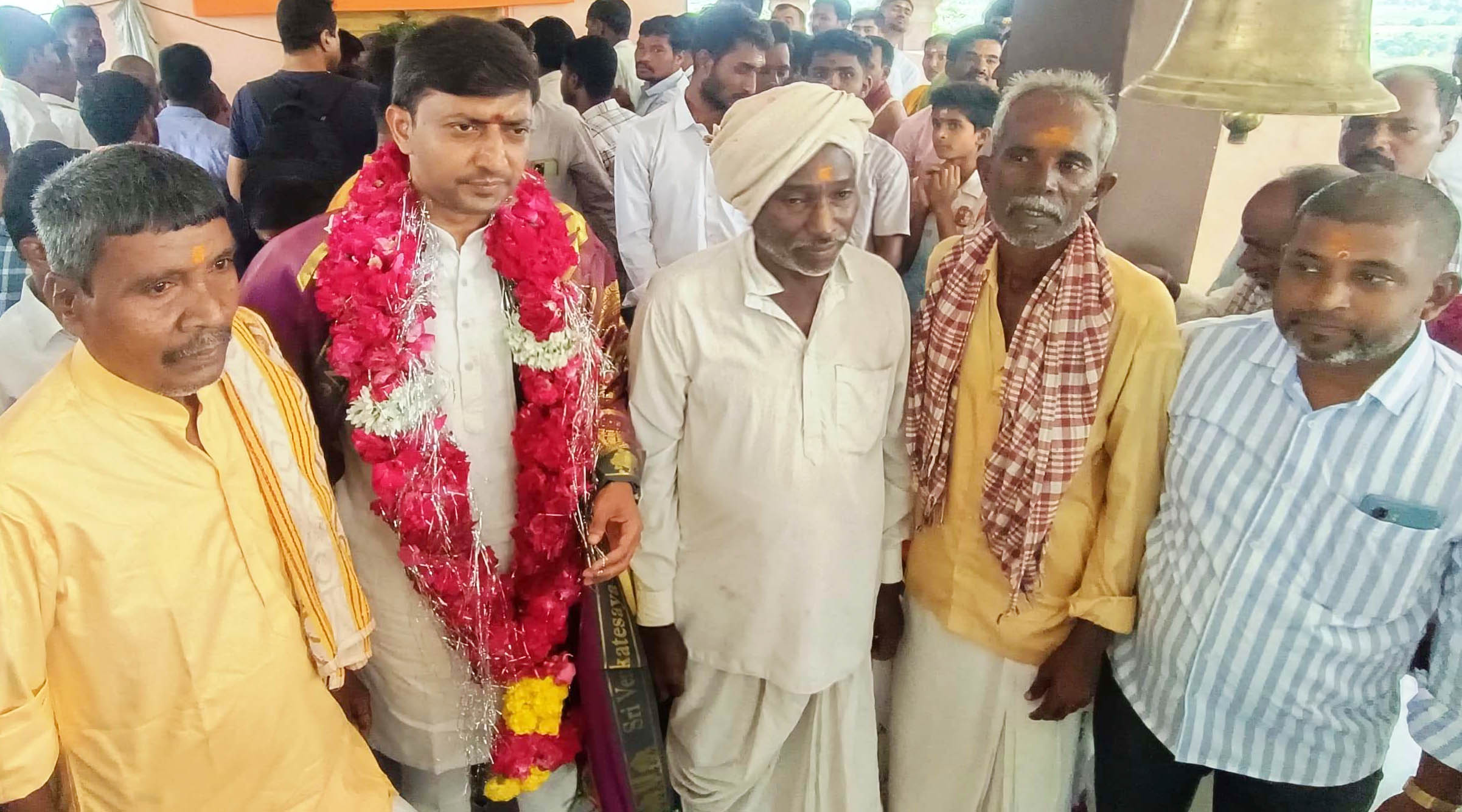 ಗುರುಮಠಕಲ್ ತಾಲ್ಲೂಕಿನ ಕಂದಕೂರು ಗ್ರಾಮದ ಕೊಂಡಮೇಶ್ವರಿ(ಕೊಂಡ್ಯೆಮ್ಮಾಯಿ) ಜಾತ್ರೆಯ ಅಂಗವಾಗಿ ಮಂಗಳವಾರ ದೇವಸ್ಥಾನದಲ್ಲಿ ಪೂಜೆ ಸಲ್ಲಿಸಿದ ಶಾಸಕ ಶರಣಗೌಡ ಕಂದಕೂರ.