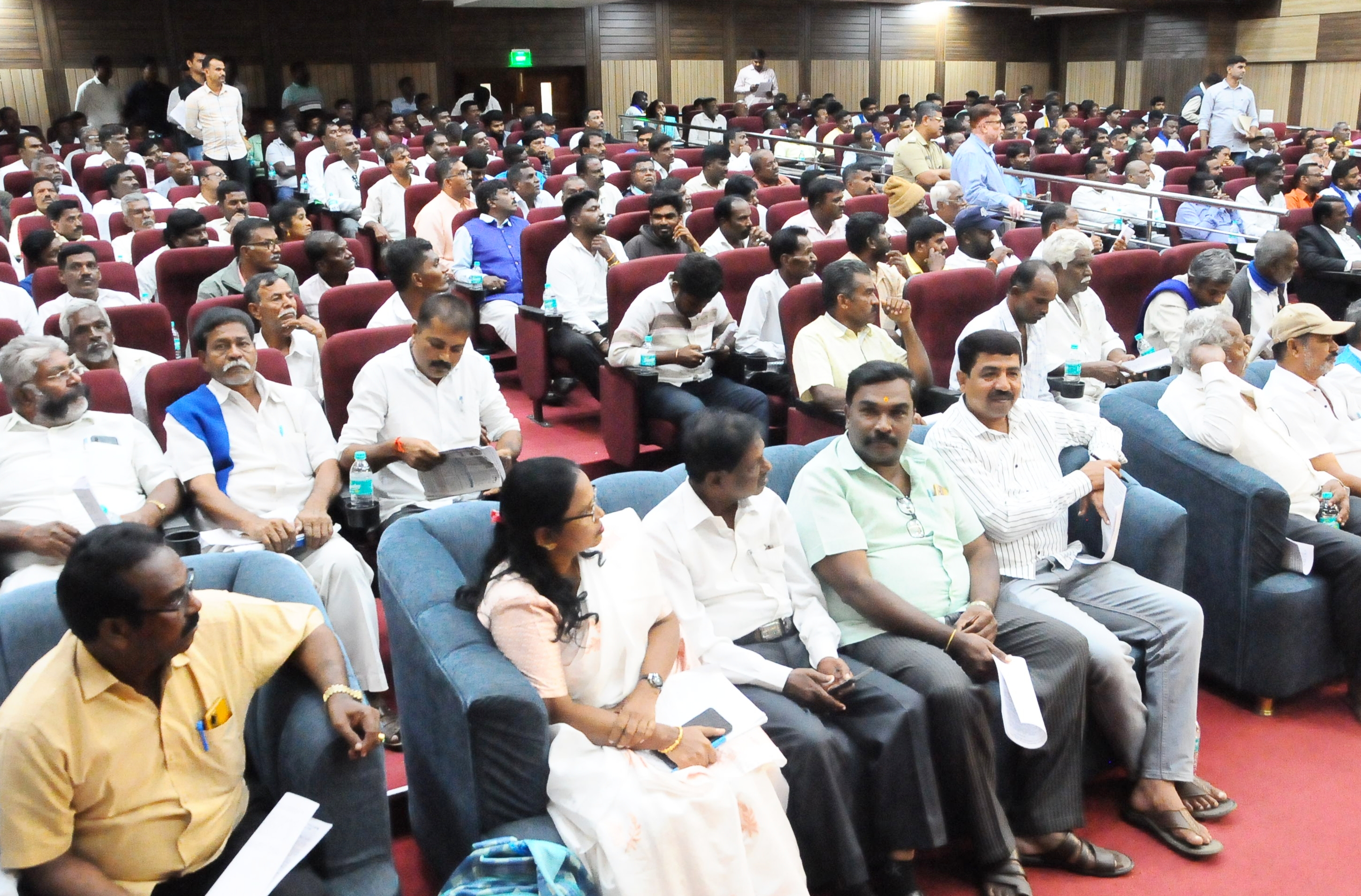ತುಮಕೂರಿನಲ್ಲಿ ಮಂಗಳವಾರ ನಡೆದ ಪರಿಶಿಷ್ಟ ಜಾತಿ ಪರಿಶಿಷ್ಟ ಪಂಗಡದ ಜಿಲ್ಲಾ ಮಟ್ಟದ ಕುಂದುಕೊರತೆ ಸಭೆಯಲ್ಲಿ ಭಾಗವಹಿಸಿದ್ದ ಮುಖಂಡರು