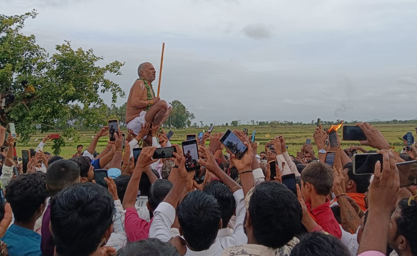 ಕುಂಬಳೂರಿನ ಆಂಜನೇಯ ಕಾರ್ಣಿಕೋತ್ಸವ