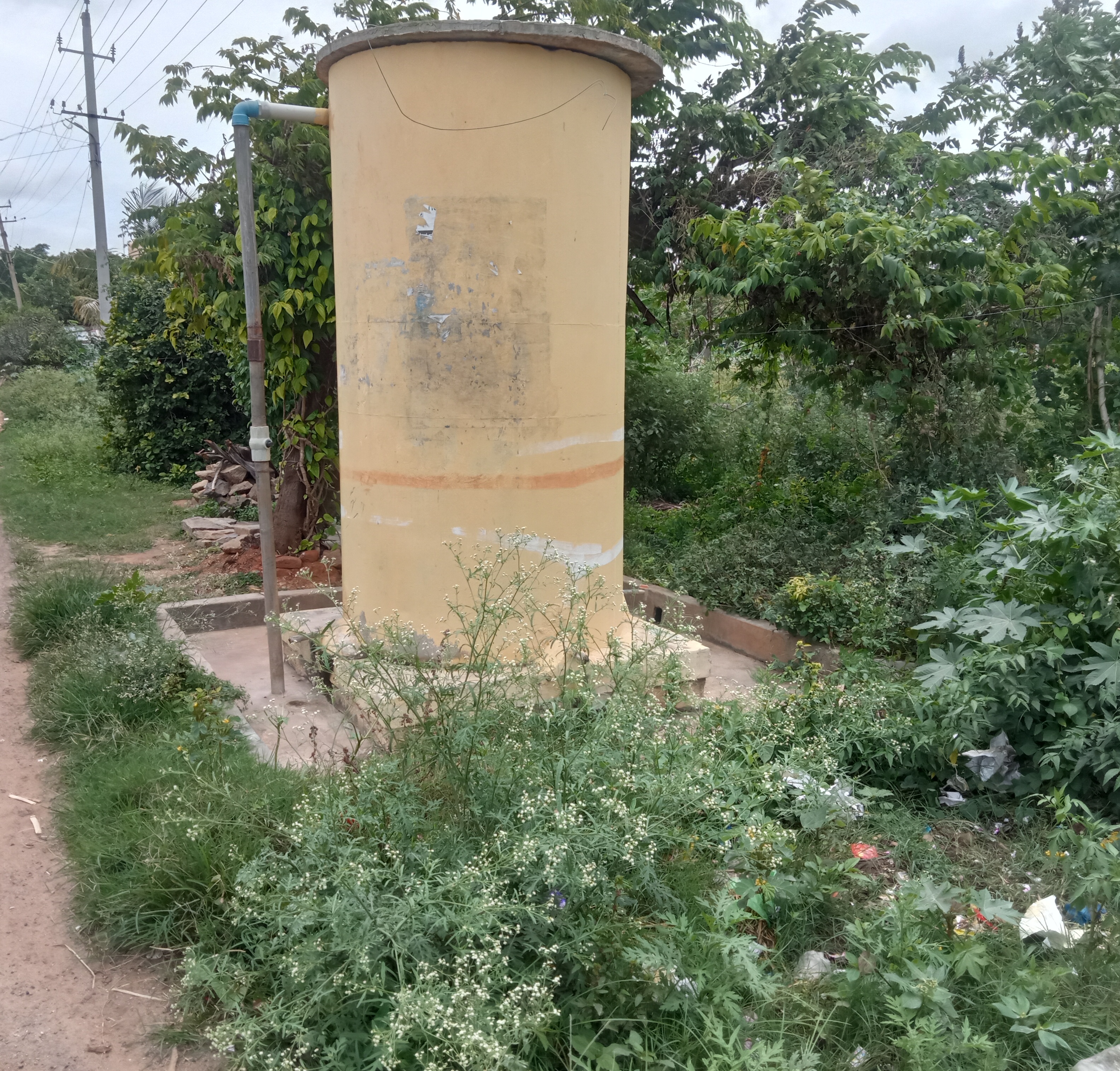 ಕುಡಿಯುವ ನೀರಿನ ತೊಂಬೆ ಸುತ್ತಲೂ ಅನೈರ್ಮಲ್ಯ