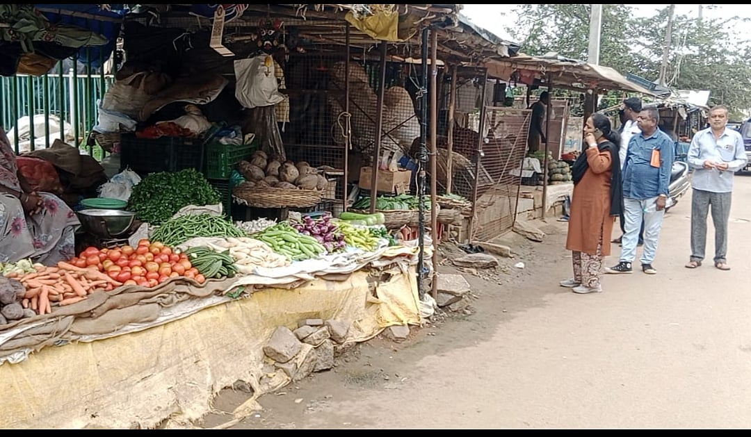 ಪಾದಚಾರಿ ರಸ್ತೆ ಒತ್ತುವರಿ ತೆರವು ಕಾರ್ಯಾಚರಣೆ 