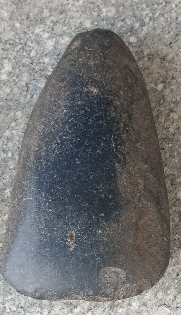  ನೂತನ ಶಿಲಾಯುಧ (ಕಲ್ಲಿನ ಕೊಡಲಿ) 