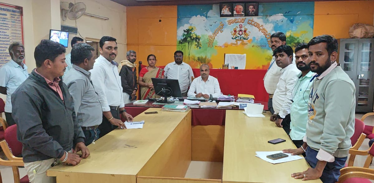 ಕುಂದಗೋಳ | ಮೈಕ್ರೋ ಫೈನಾನ್ಸ್ ಸಿಬ್ಬಂದಿಗೆ ತಹಶೀಲ್ದಾರ್ ಎಚ್ಚರಿಕೆ