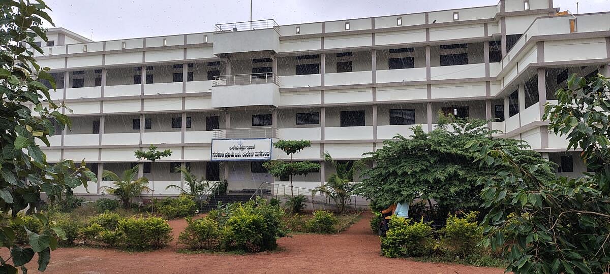 ಹುನಗುಂದ: ಸಕಲ ಸೌಲಭ್ಯದ ಸರ್ಕಾರಿ ಕಾಲೇಜು