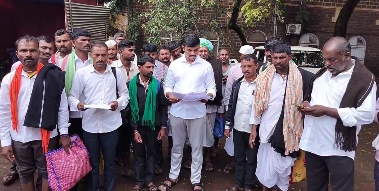 ಬೆಳಗಾವಿ ಜಿಲ್ಲಾಧಿಕಾರಿ ಕಚೇರಿ ಆವರಣದಲ್ಲಿ ಗುಡಸ ಗ್ರಾಮದ ಕುರಿಗಾಹಿಗಳು ಪ್ರತಿಭಟನೆ ನಡೆಸಿದರು 