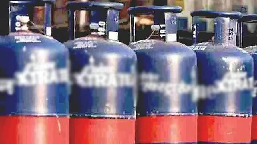 ವಾಣಿಜ್ಯ ಬಳಕೆಯ ಸಿಲಿಂಡರ್ ಬೆಲೆ ₹ 33.50 ಇಳಿಕೆ; ಪರಿಷ್ಕೃತ ದರ ಇಂದಿನಿಂದಲೇ ಜಾರಿ