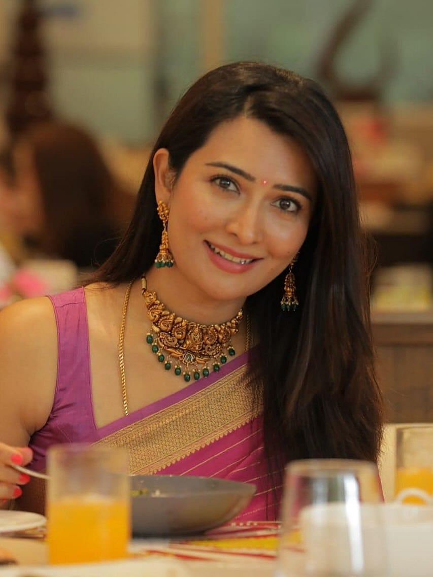 PHOTOS: ಗುಲಾಬಿ ಬಣ್ಣದ ಸೀರೆಯಲ್ಲಿ ಕಂಗೊಳಿಸಿದ  ರಾಧಿಕಾ ಪಂಡಿತ್‌