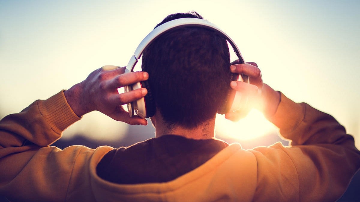 ಇಯರ್‌ಫೋನ್‌ ಧರಿಸಿ ಹಳಿ ದಾಟುತ್ತಿದ್ದ ಬಾಲಕನ ಮೇಲೆ ಹರಿದ ರೈಲು