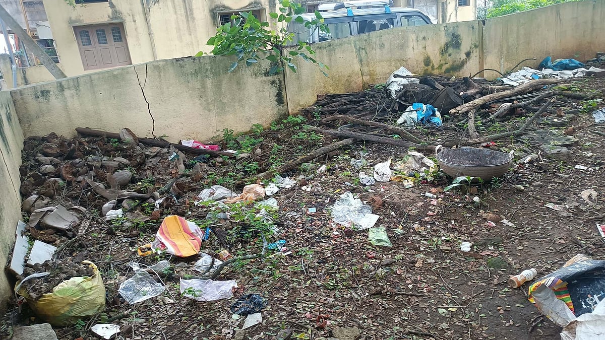 ನ್ಯಾಮತಿ ಆಸ್ಪತ್ರೆ ಆವರಣದಲ್ಲಿ ಸ್ವಚ್ಛತೆ ಮರೀಚಿಕೆ; ಸಾಂಕ್ರಾಮಿಕ ರೋಗ ಹರಡುವ ಭೀತಿ