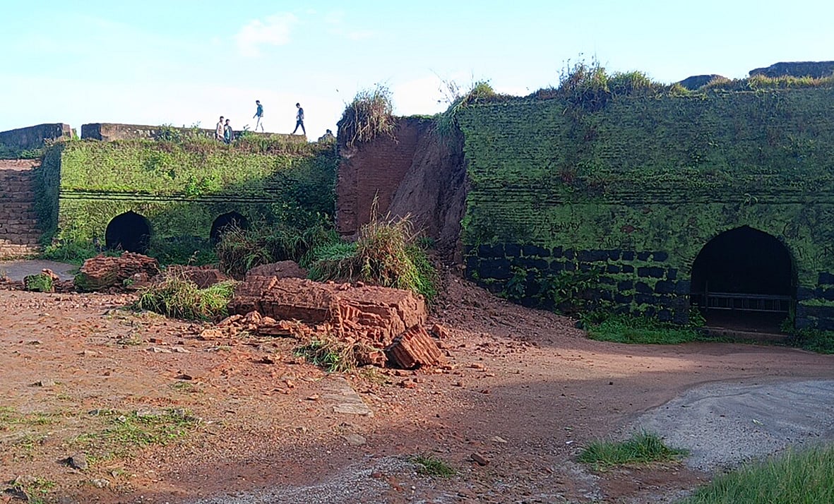 ಸಕಲೇಶಪುರ: ಮಂಜರಾಬಾದ್ ಕೋಟೆಯಲ್ಲಿ ಗೋಡೆ ಕುಸಿತ 