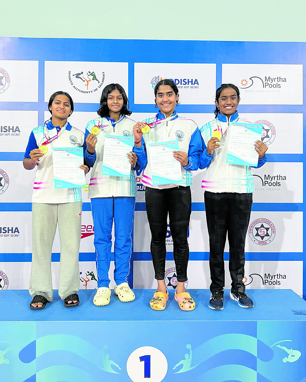 ಬಾಲಕಿಯರ 4x200 ಮೀ. ಫ್ರೀಸ್ಟೈಲ್‌ನಲ್ಲಿ ಚಿನ್ನದ ಪದಕ ಗೆದ್ದ ವಿಹಿತಾ ಶ್ರೀಚರಣಿ ಮೀನಾಕ್ಷಿ ಮೆನನ್‌ ಹಾಗೂ ಹಾಷಿಕಾ ರಾಮಚಂದ್ರ ಅವರನ್ನೊಳಗೊಂಡ ತಂಡ