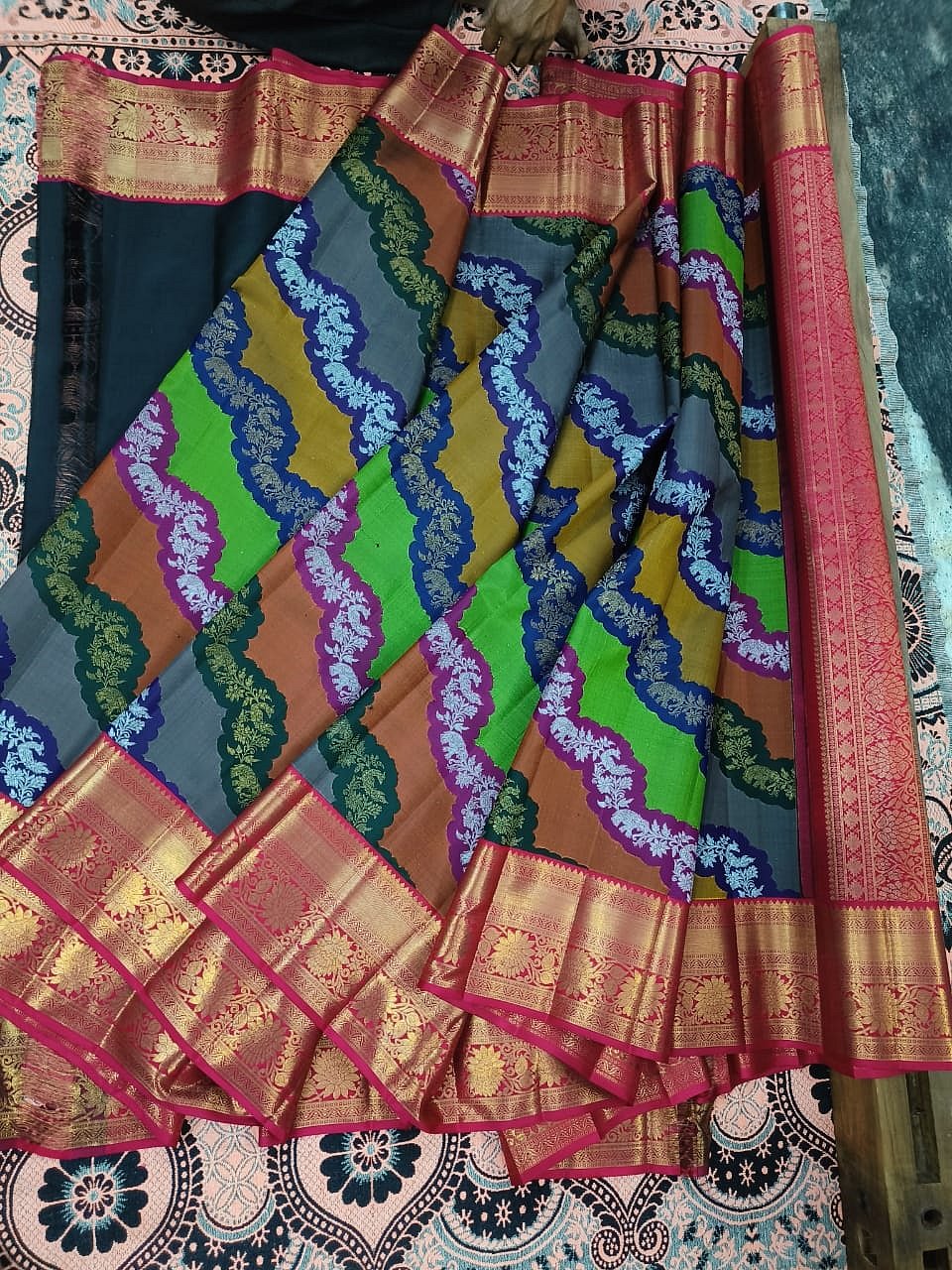 ರೇಷ್ಣೆ ಸೀರೆಗೆ ರಾಜ್ಯ ಪ್ರಶಸ್ತಿಯ ಗರಿ: ರೈನ್‍ಬೊ ಕಲಾಂಜಲಿಗೆ ಬಣ್ಣತುಂಬಿದ ಬಹುಮಾನ