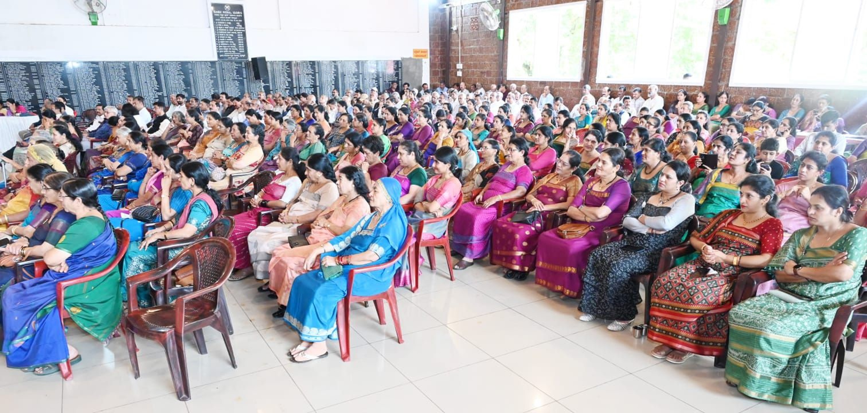 ‘ಕಕ್ಕಡ ನಮ್ಮೆ ಒತ್ತೊರ್ಮೆ ಕೂಟ’ದಲ್ಲಿ ಭಾಗವಹಿಸಿದ್ದ ಸಭಿಕರು 