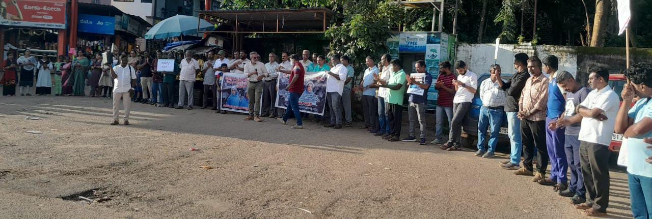 ಪ್ರಗತಿಪರ ಸಂಘಟನೆ ವತಿಯಿಂದ ಸಿದ್ದಾಪುರ ಬಸ್ಸ್ ನಿಲ್ದಾಣದಲ್ಲಿ ಪ್ರತಿಭಟನೆ ನಡೆಸಲಾಯಿತು
